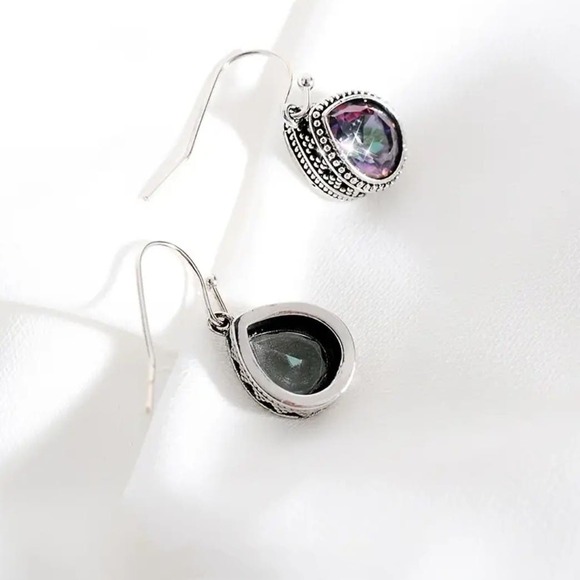 🌸2 For $15🌸 Droplet Crystal Dangle Earrings - Picture 2 of 5